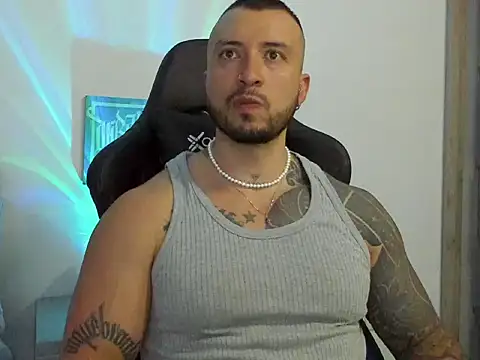 Snapshot of Dave-Max01 chatting on 28, 10, 2025 Dave-Max01 online show from 28, 10, 2025