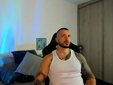 Snapshot of Dave-Max01 chatting on 8, 11, 2025 Dave-Max01 online show from 8, 11, 2025