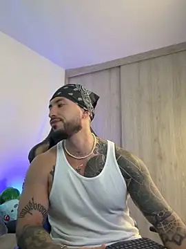 Snapshot of Dave-Max01 chatting on 12, 11, 2025 Dave-Max01 online show from 12, 11, 2025