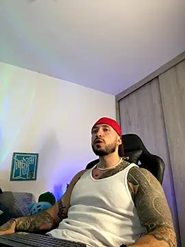 Snapshot of Dave-Max01 chatting on 13, 11, 2025 Dave-Max01 online show from 13, 11, 2025