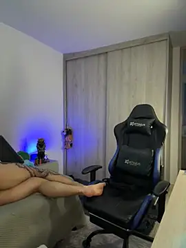 Snapshot of Dave-Max01 chatting on 26, 11, 2025 Dave-Max01 online show from 26, 11, 2025