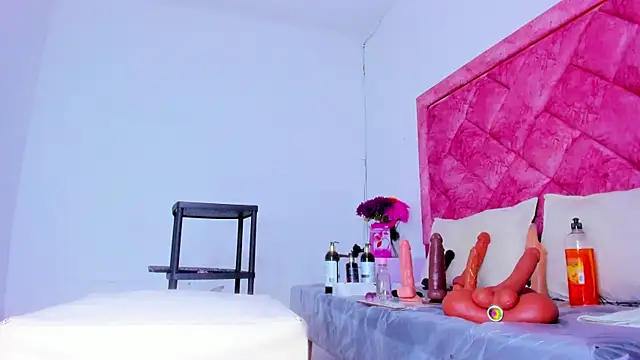 Snapshot of Bigasshott_ chatting on 14, 12, 2025 Bigasshott online show from 14, 12, 2025