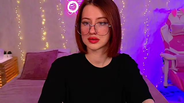 Snapshot of JessiJull chatting on 8, 11, 2025 JessiJull online show from 8, 11, 2025