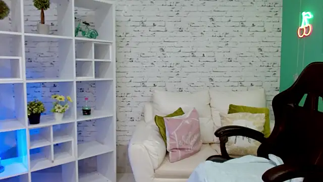 hannahjackson  online show from 13, 11, 2025