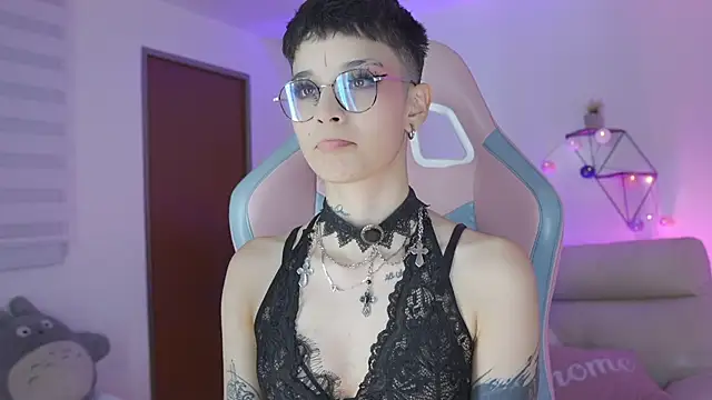 Snapshot of Giia_Moretti_ chatting on 7, 11, 2025 Giia Moretti online show from 7, 11, 2025