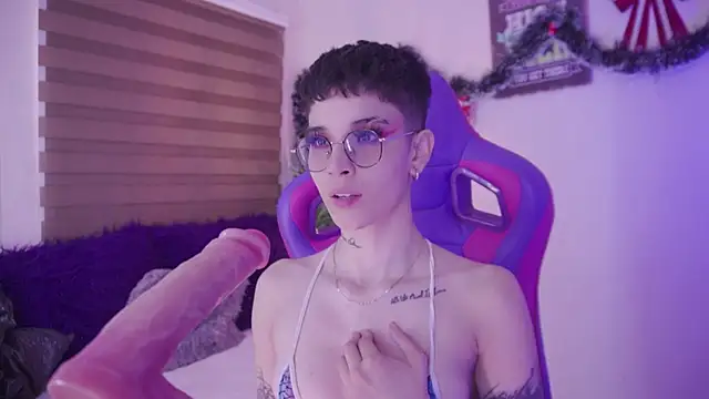 Snapshot of Giia_Moretti_ chatting on 3, 12, 2025 Giia Moretti online show from 3, 12, 2025