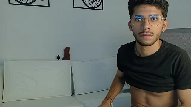 Snapshot of ALANVILLA_LOBO chatting on 17, 10, 2025 ALANVILLA LOBO online show from 17, 10, 2025