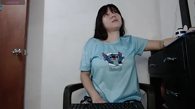 Snapshot of Damara_Rolands- chatting on 1, 11, 2025 Damara Rolands- online show from 1, 11, 2025