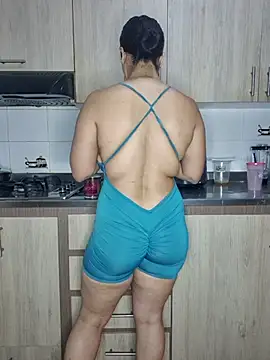 Snapshot of karla-bruni chatting on 28, 10, 2025 karla-bruni online show from 28, 10, 2025