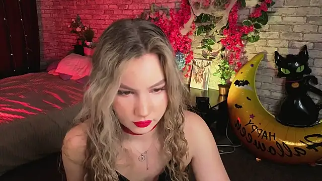 Snapshot of _BellaClark chatting on 29, 10, 2025 BellaClark online show from 29, 10, 2025