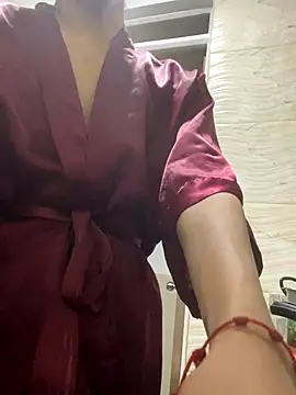 Snapshot of SiaraRealist chatting on 3, 11, 2025 SiaraRealist online show from 3, 11, 2025