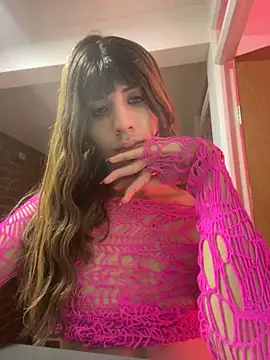 Snapshot of SiaraRealist chatting on 7, 11, 2025 SiaraRealist online show from 7, 11, 2025