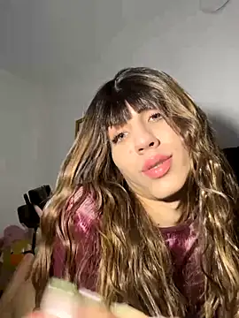 Snapshot of SiaraRealist chatting on 11, 11, 2025 SiaraRealist online show from 11, 11, 2025