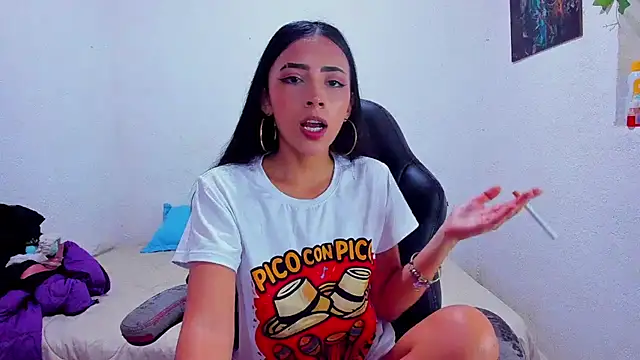 soffycarter1 online show from 16, 4, 2026