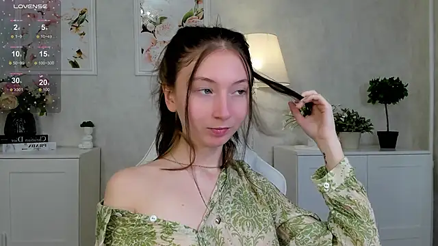 Snapshot of try_love_ chatting on 13, 10, 2025 try love online show from 13, 10, 2025