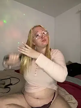 Snapshot of SashaMaexox chatting on 28, 10, 2025 SashaMaexox online show from 28, 10, 2025