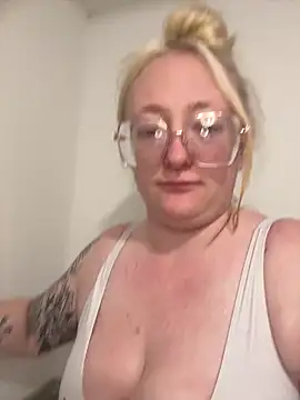 Snapshot of SashaMaexox chatting on 5, 11, 2025 SashaMaexox online show from 5, 11, 2025