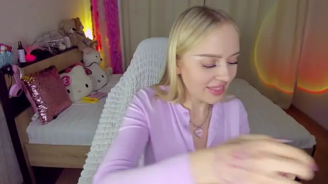 Snapshot of CeaneLino chatting on 17, 10, 2025 CeaneLino online show from 17, 10, 2025