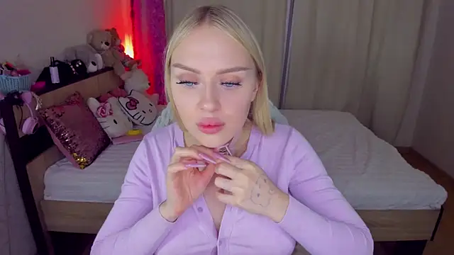 Snapshot of CeaneLino chatting on 20, 10, 2025 CeaneLino online show from 20, 10, 2025