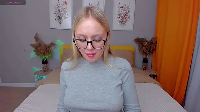 Snapshot of CeaneLino chatting on 13, 11, 2025 CeaneLino online show from 13, 11, 2025