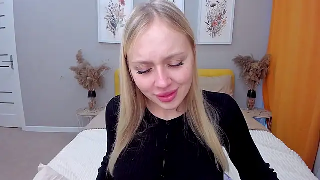 Snapshot of CeaneLino chatting on 25, 11, 2025 CeaneLino online show from 25, 11, 2025