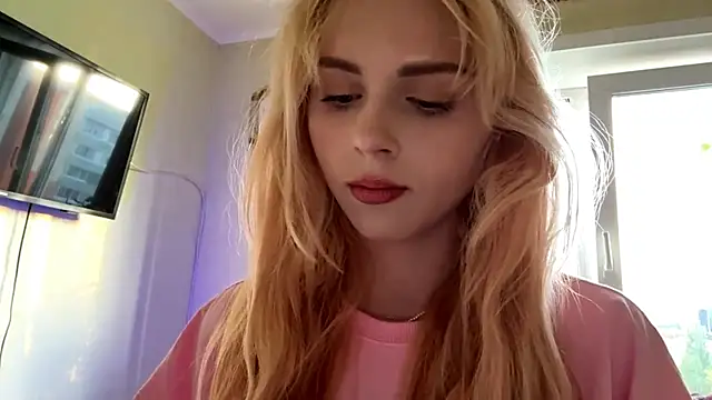 Snapshot of CherlynBlose chatting on 11, 10, 2025 CherlynBlose online show from 11, 10, 2025