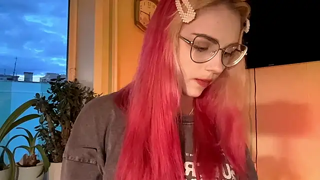 Snapshot of CherlynBlose chatting on 14, 10, 2025 CherlynBlose online show from 14, 10, 2025