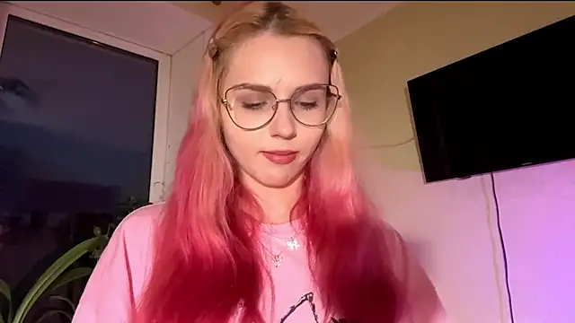 Snapshot of CherlynBlose chatting on 15, 10, 2025 CherlynBlose online show from 15, 10, 2025