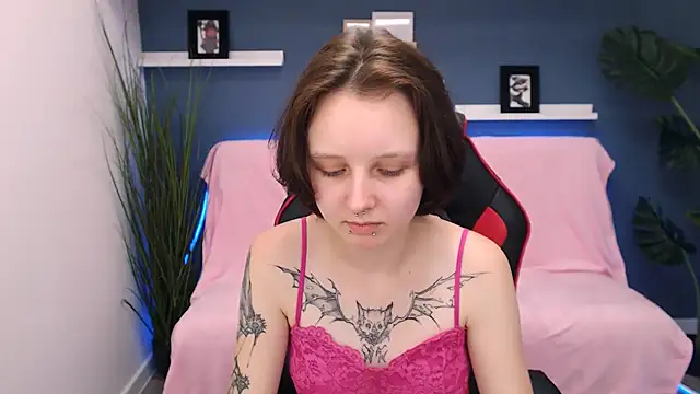 Snapshot of PeachyDream_ chatting on 12, 10, 2025 PeachyDream online show from 12, 10, 2025