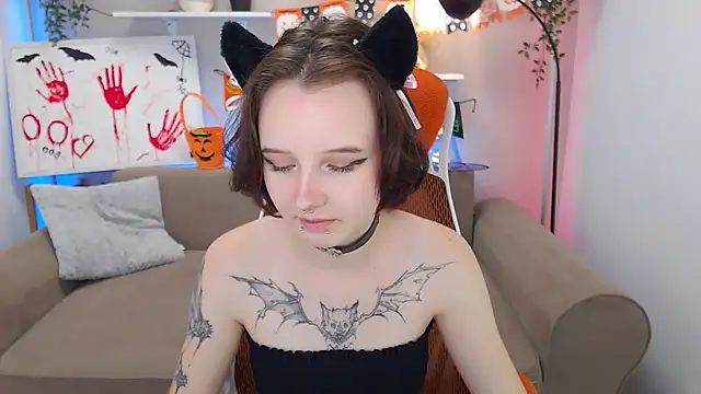 Snapshot of PeachyDream_ chatting on 16, 10, 2025 PeachyDream online show from 16, 10, 2025
