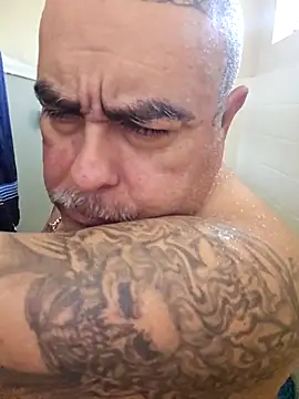 Snapshot of B1GLO chatting on 14, 11, 2025 B1GLO online show from 14, 11, 2025