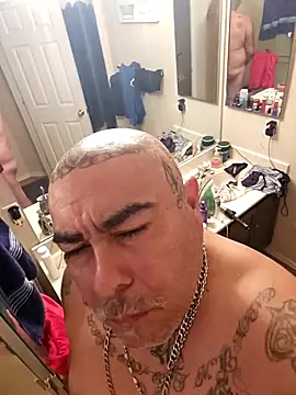 Snapshot of B1GLO chatting on 22, 11, 2025 B1GLO online show from 22, 11, 2025