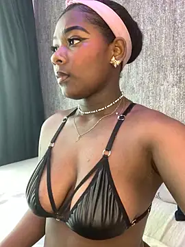 Snapshot of KarinaFlowers_ chatting on 11, 11, 2025 KarinaFlowers online show from 11, 11, 2025