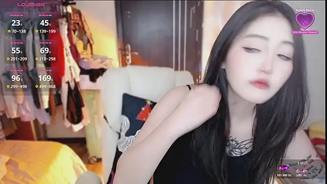 Snapshot of Ennaily chatting on 19, 10, 2025 Ennaily online show from 19, 10, 2025
