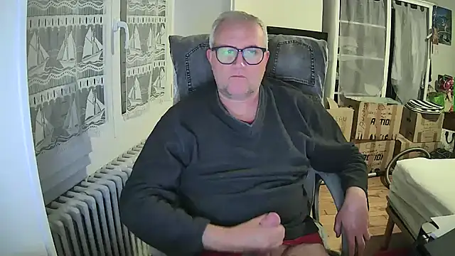 Snapshot of macdut67 chatting on 18, 5, 2026 macdut67 online show from 18, 5, 2026