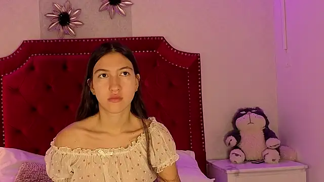 Sara Collinss  online show from 28, 11, 2025