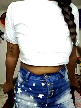 Snapshot of vannesitha25 chatting on 15, 11, 2025 vannesitha25 online show from 15, 11, 2025