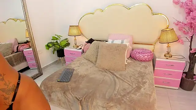  NinaFox  online show from 14, 7, 2026