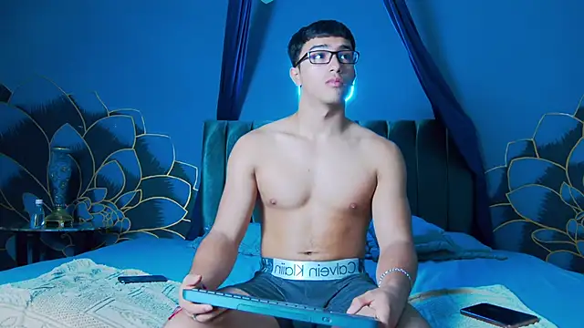 Snapshot of Stefano_Calle chatting on 8, 11, 2025 Stefano Calle online show from 8, 11, 2025