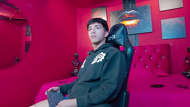 Snapshot of Stefano_Calle chatting on 17, 12, 2025 Stefano Calle online show from 17, 12, 2025