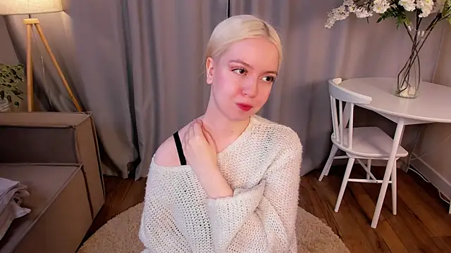 Snapshot of TinaStevenson chatting on 4, 11, 2025 TinaStevenson online show from 4, 11, 2025