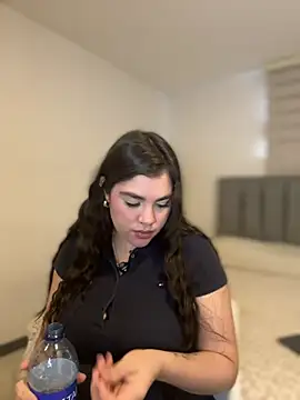 Snapshot of Isabella_LaRue chatting on 25, 4, 2026 Isabella LaRue online show from 25, 4, 2026