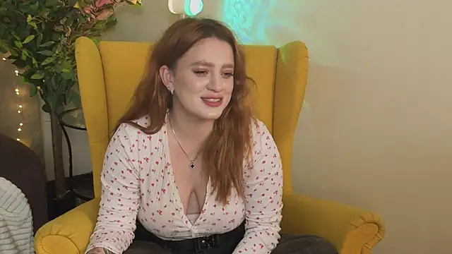 Snapshot of VallieLenters chatting on 15, 10, 2025 VallieLenters online show from 15, 10, 2025