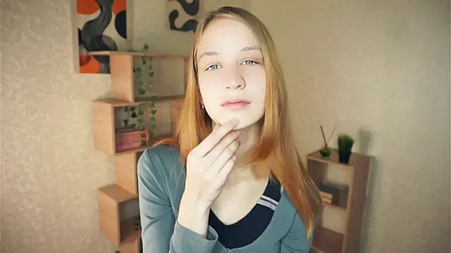 Snapshot of IveyColley chatting on 23, 10, 2025 IveyColley online show from 23, 10, 2025