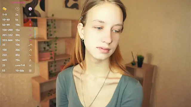 Snapshot of IveyColley chatting on 27, 10, 2025 IveyColley online show from 27, 10, 2025