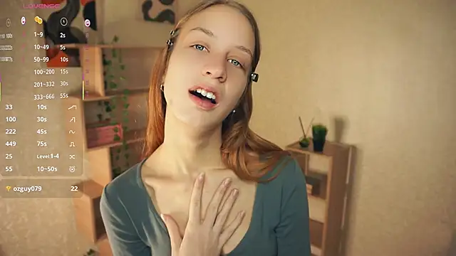 Snapshot of IveyColley chatting on 28, 10, 2025 IveyColley online show from 28, 10, 2025