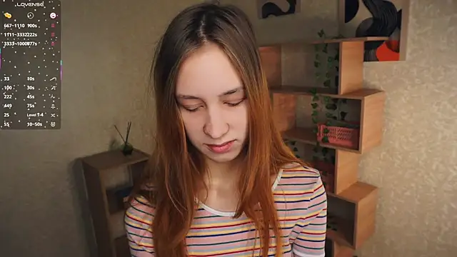 Snapshot of IveyColley chatting on 19, 11, 2025 IveyColley online show from 19, 11, 2025