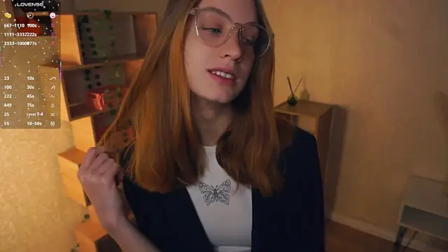 Snapshot of IveyColley chatting on 25, 11, 2025 IveyColley online show from 25, 11, 2025