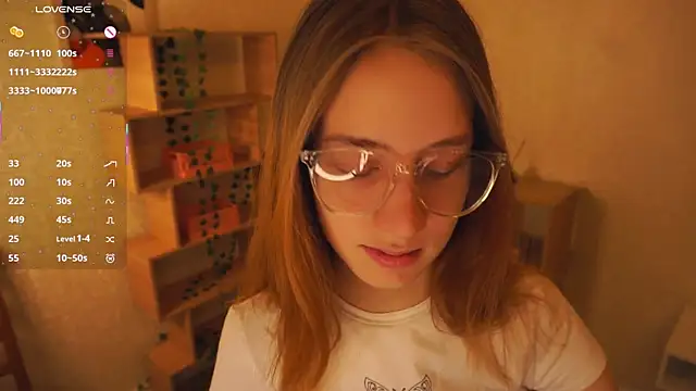 Snapshot of IveyColley chatting on 2, 12, 2025 IveyColley online show from 2, 12, 2025