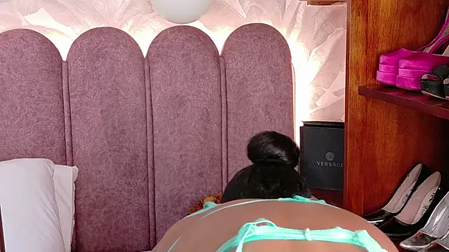 Snapshot of Bella-Torres chatting on 28, 11, 2025 Bella-Torres online show from 28, 11, 2025